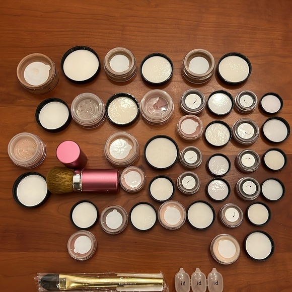 NWOT Bare Escentuals & Bare Minerals Makeup & Brushes 33 pieces - Picture 8 of 9
